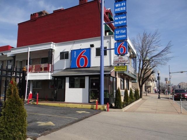 Motel 6 Baltimore Downtown Main image 1